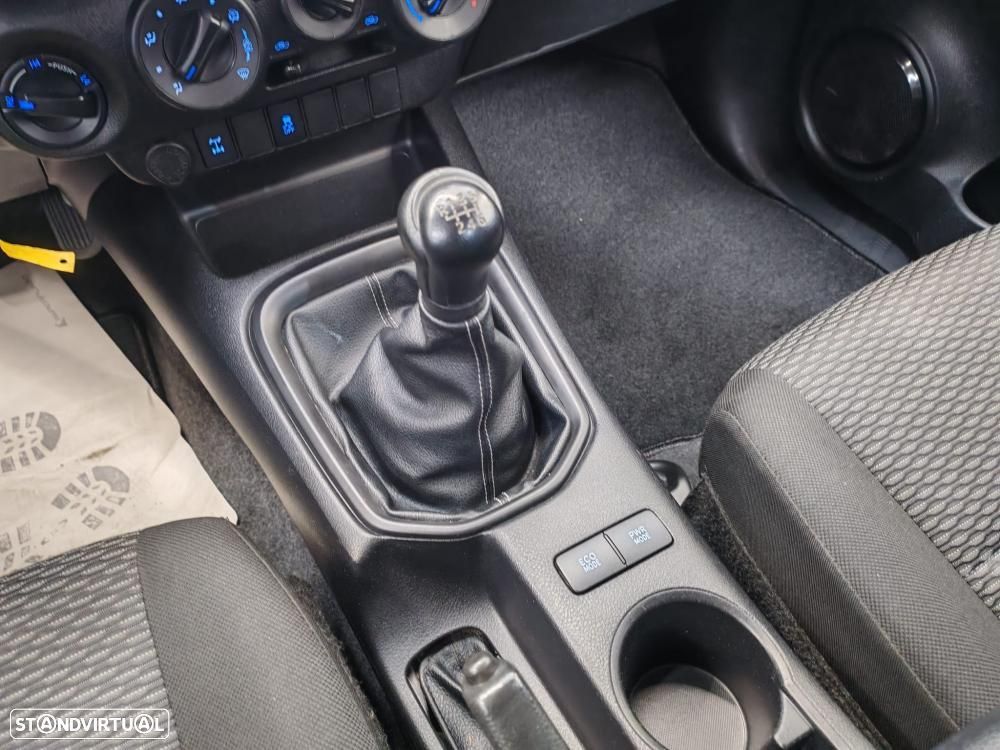 Toyota Hilux 2.4 D-4D 4WD CE 3L - 16