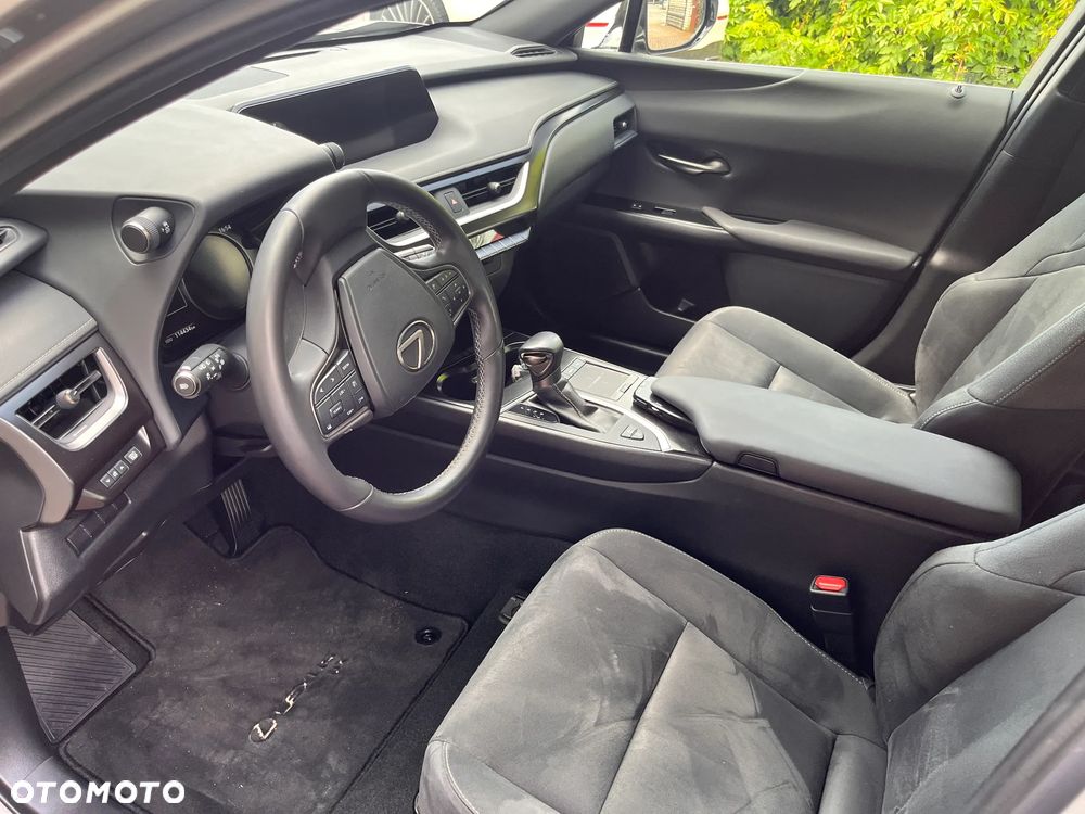 Lexus UX - 8