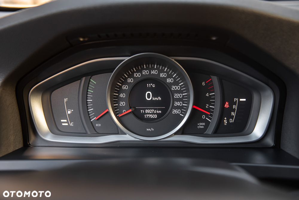 Volvo V60 D4 Geartronic Summum - 27