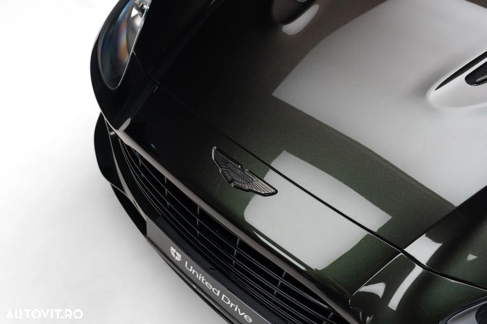 Aston Martin DBX - 6