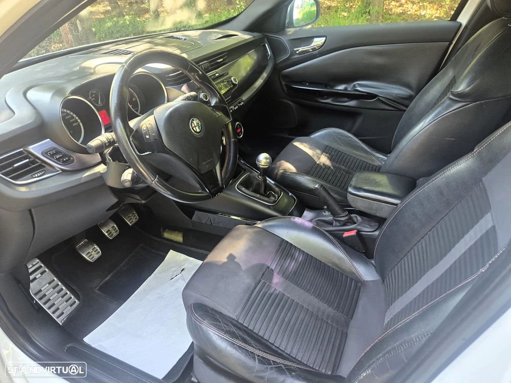 Alfa Romeo Giulietta 2.0 JTDM Distinctive - 11
