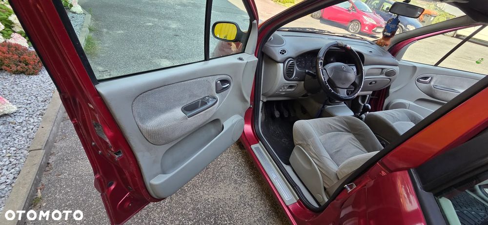 Renault Scenic 1.9 dCi Authentique - 16