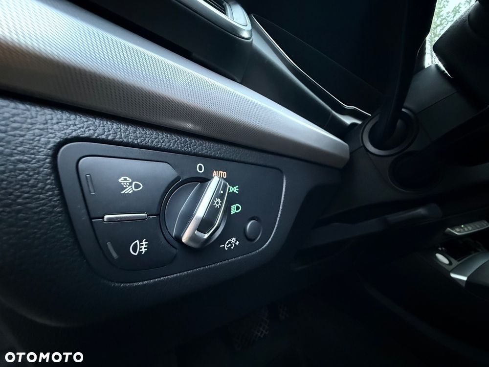 Audi Q5 55 TFSIe quattro S tronic S line business - 30