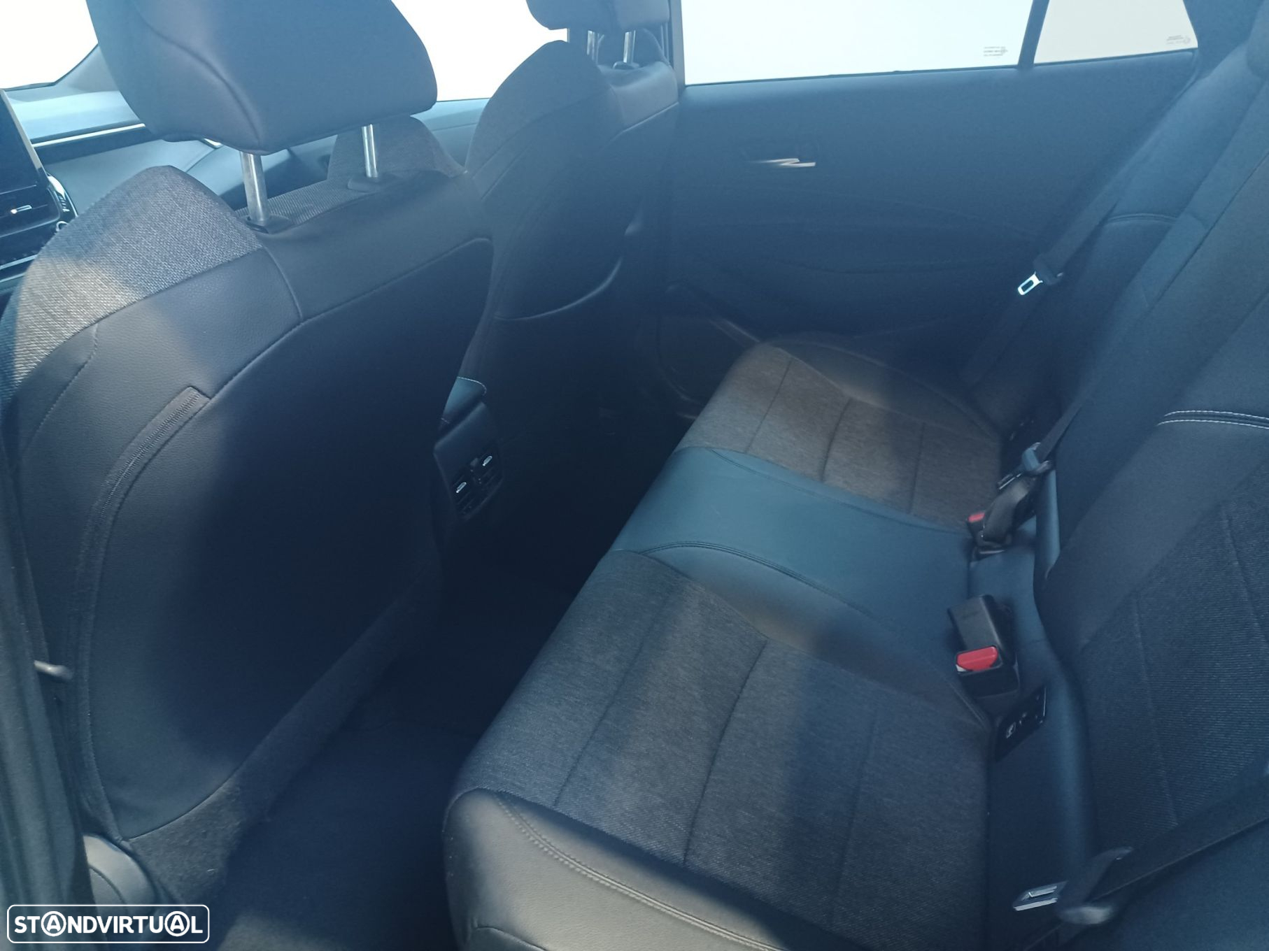 Toyota Corolla Touring Sports 1.8 Hybrid Comfort+P.Sport - 13