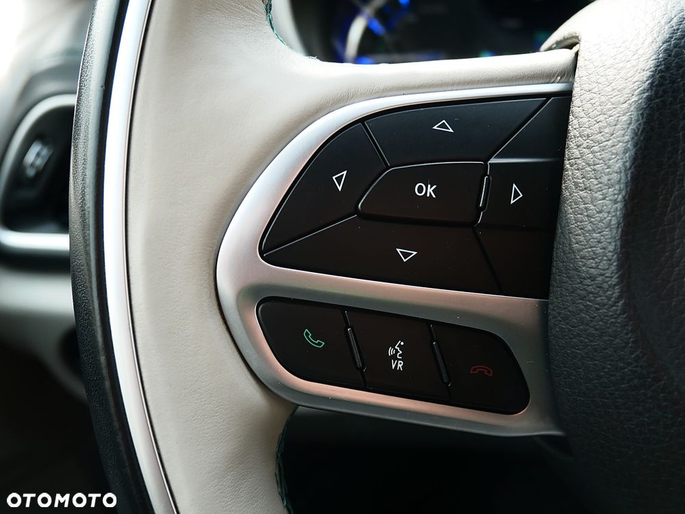 Chrysler Pacifica - 11