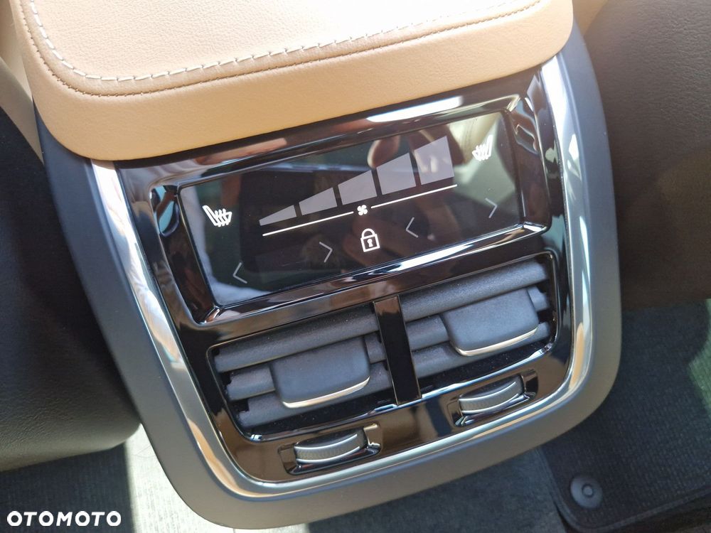 Volvo V90 Cross Country - 30