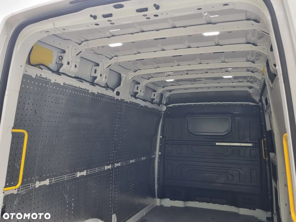 Volkswagen Crafter - 12