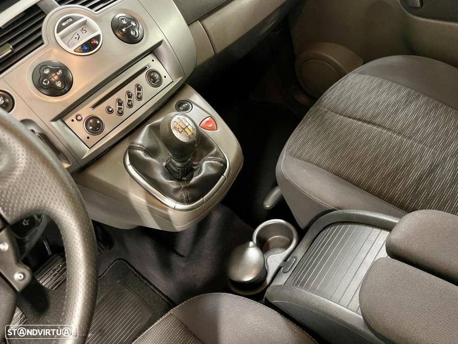 Renault Scénic 1.5 dCi Dynamique S - 10
