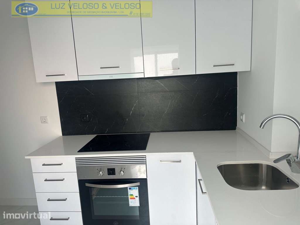 T2 Amadora REMODELADO, 2 frentes, 1 Marquise, 1 Varanda - Grande imagem: 4/17