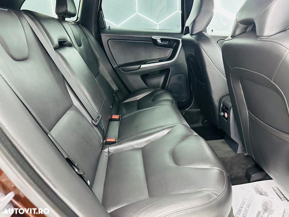 Volvo XC 60 D3 Momentum - 8