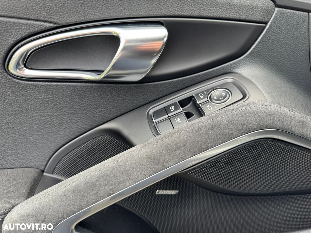 Porsche 911 Carrera 4 GTS PDK - 28