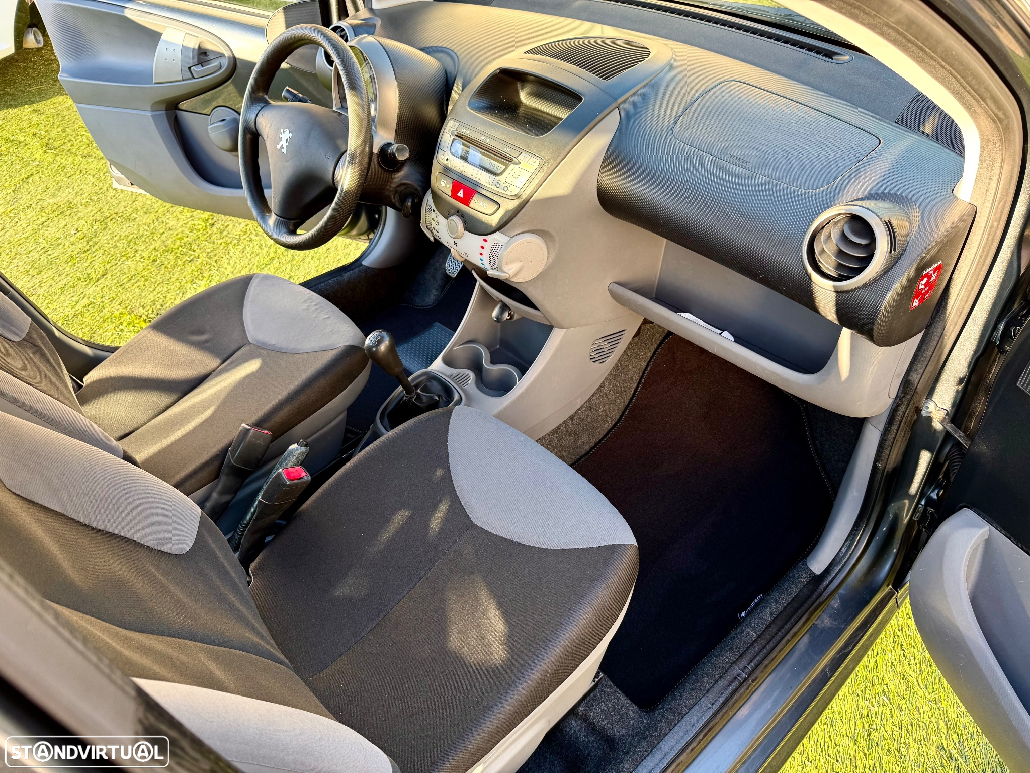 Peugeot 107 1.0 Urban - 24