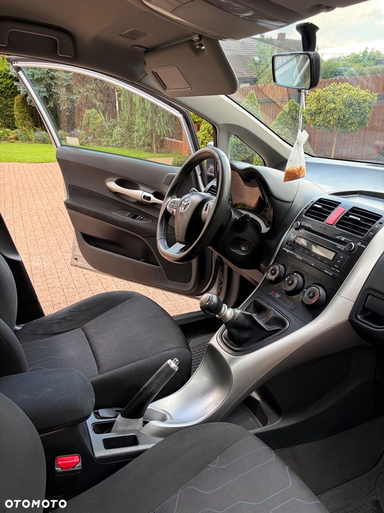 Toyota Auris 1.6 Terra - 5