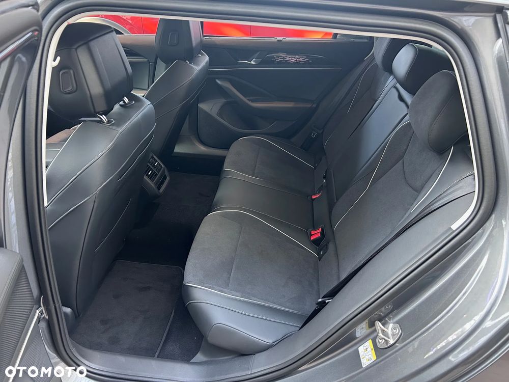 Volkswagen Passat - 4