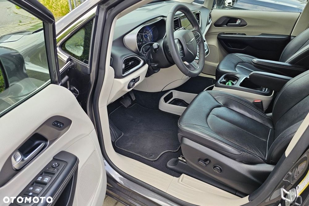 Chrysler Pacifica - 20