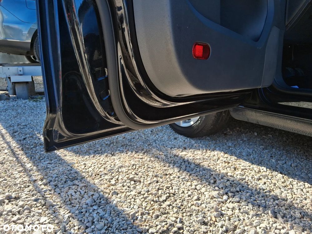 Volkswagen Touran - 28