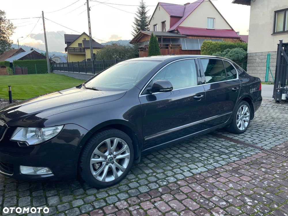 Skoda Superb 2.0 TDI L&K DSG - 18