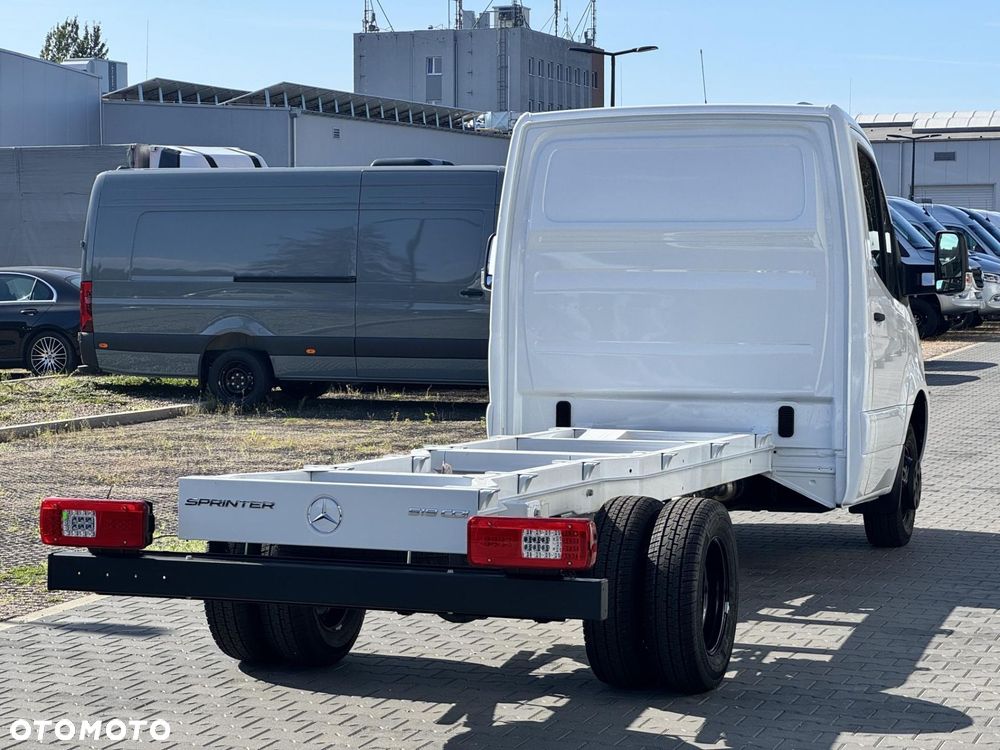 Mercedes-Benz Sprinter - 6