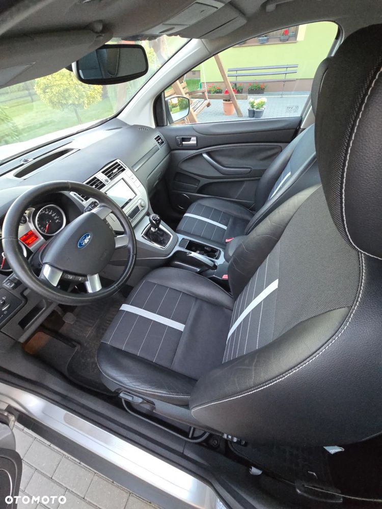 Ford Kuga - 10