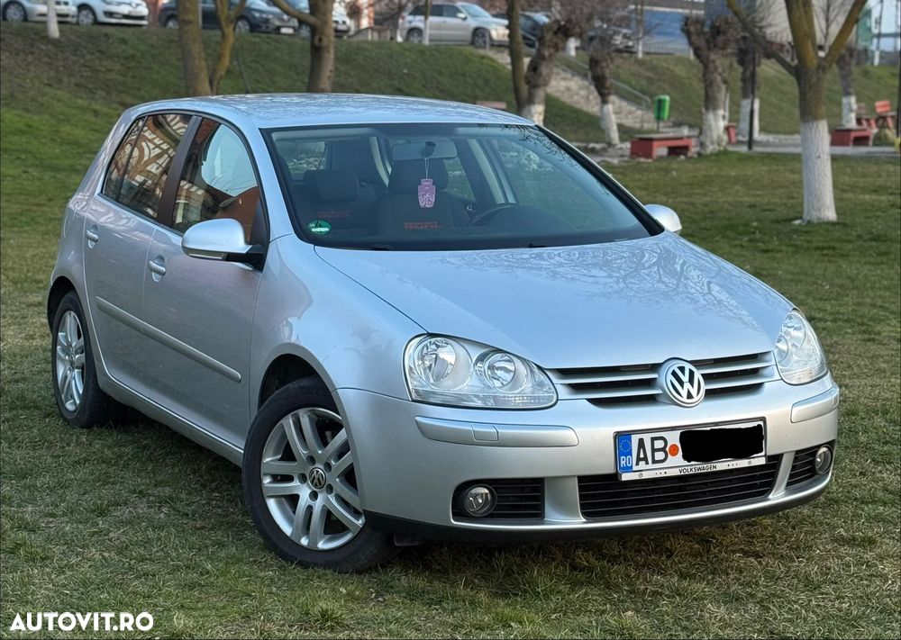 Volkswagen Golf - 1