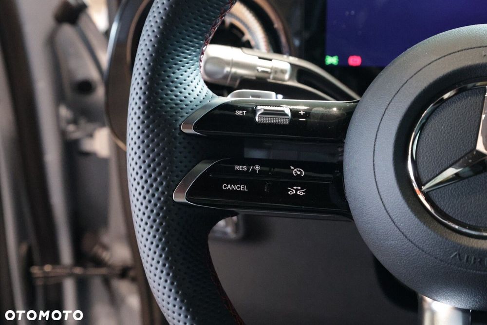 Mercedes-Benz GLB - 10
