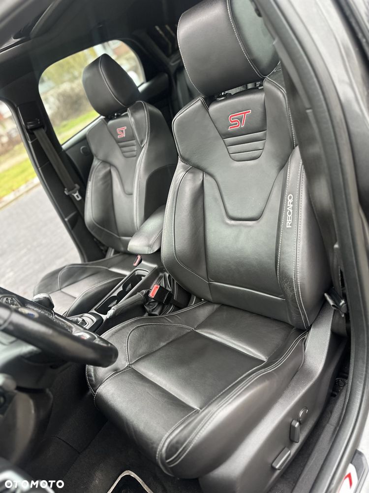 Ford Focus 2.0 EcoBoost ST - 25