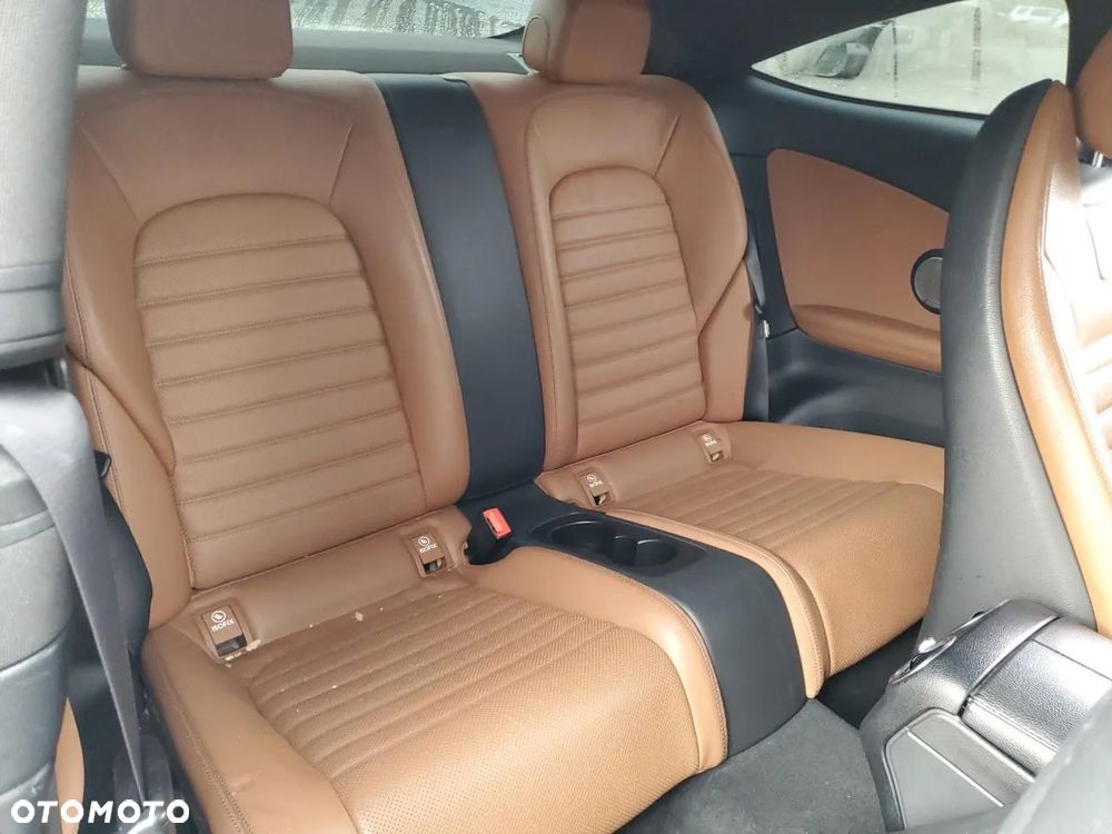 Mercedes-Benz Klasa C 300 4Matic 9G-TRONIC AMG Line - 14