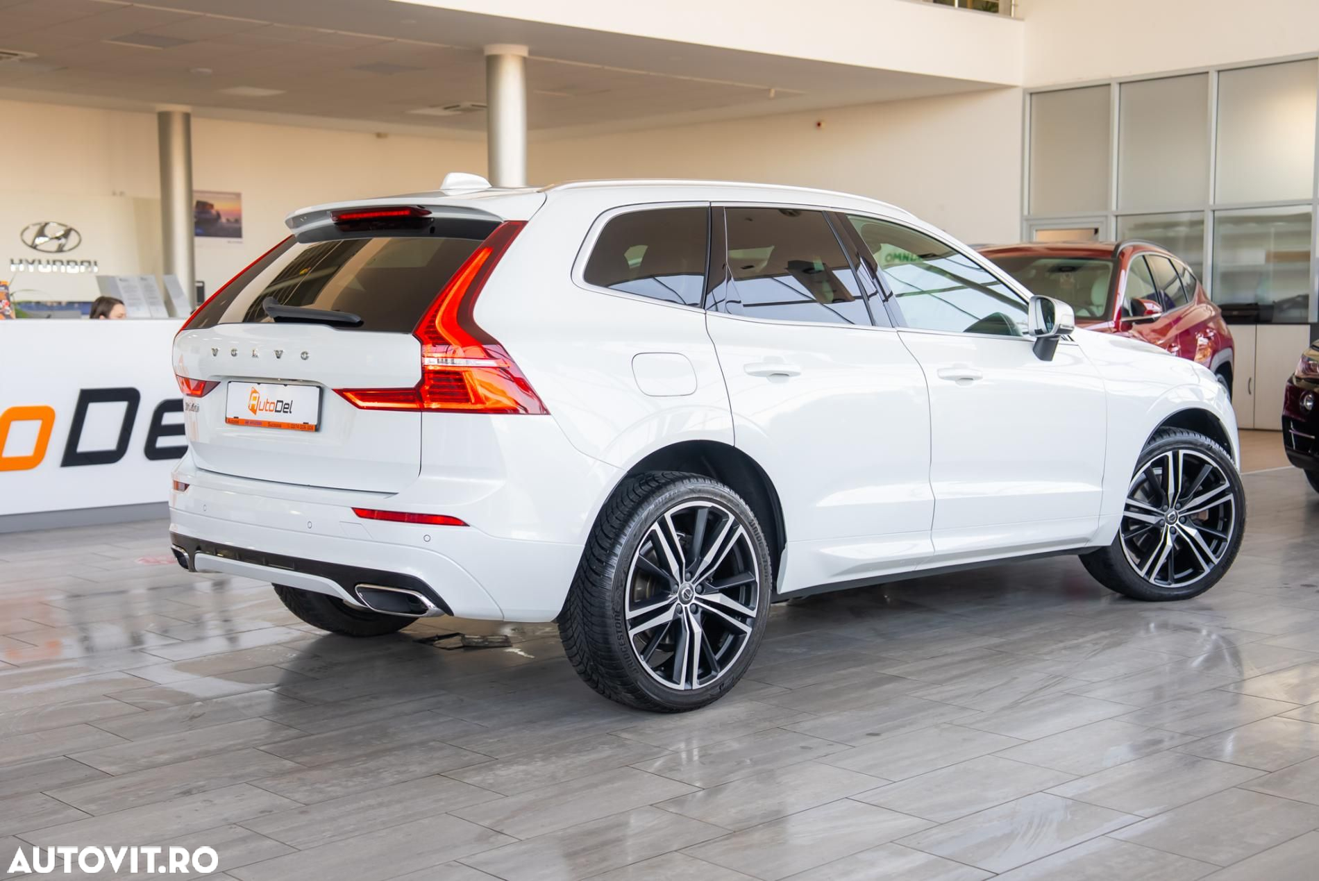 Volvo XC 60 D5 AWD R-Design - 4