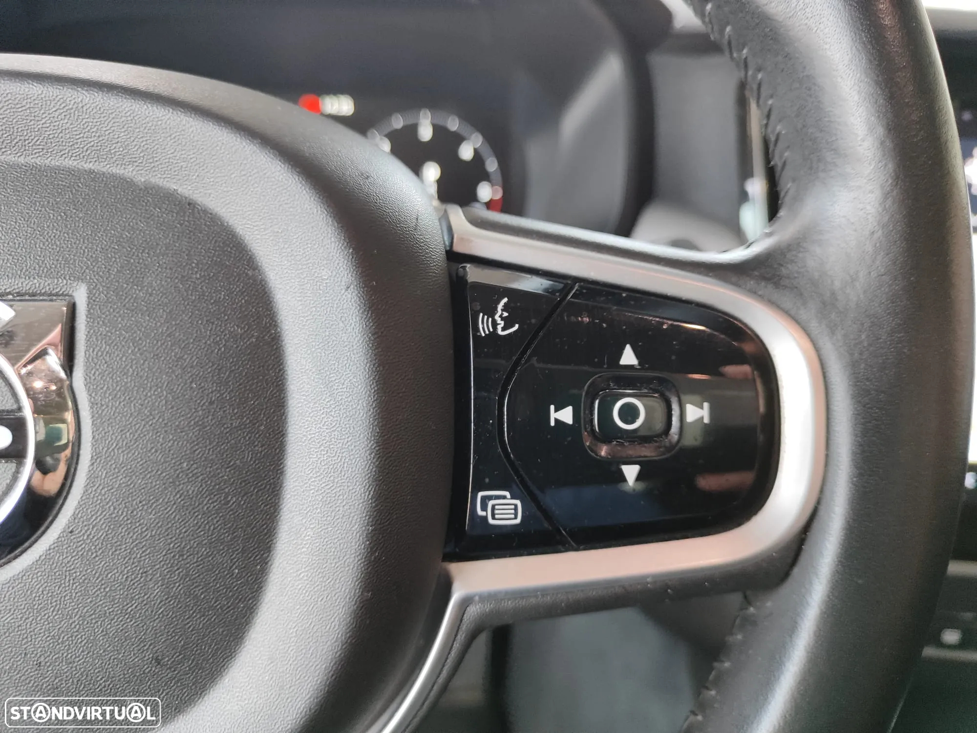 Volvo V90 2.0 D4 Momentum Geartronic - 26
