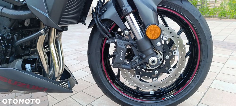 Suzuki GSX - 28