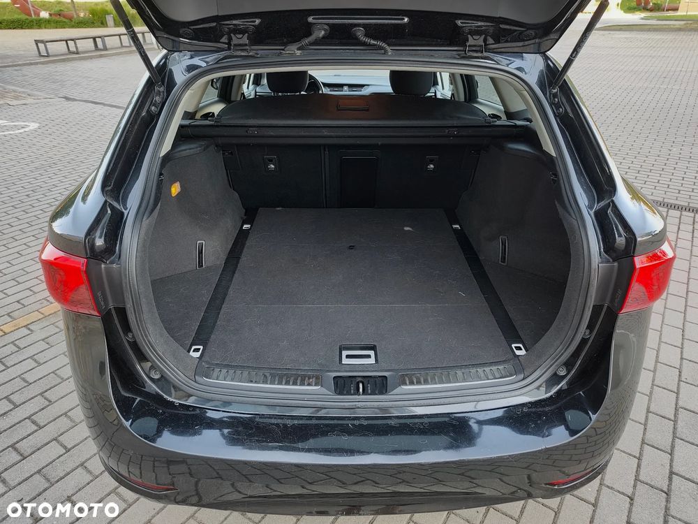 Toyota Avensis - 8