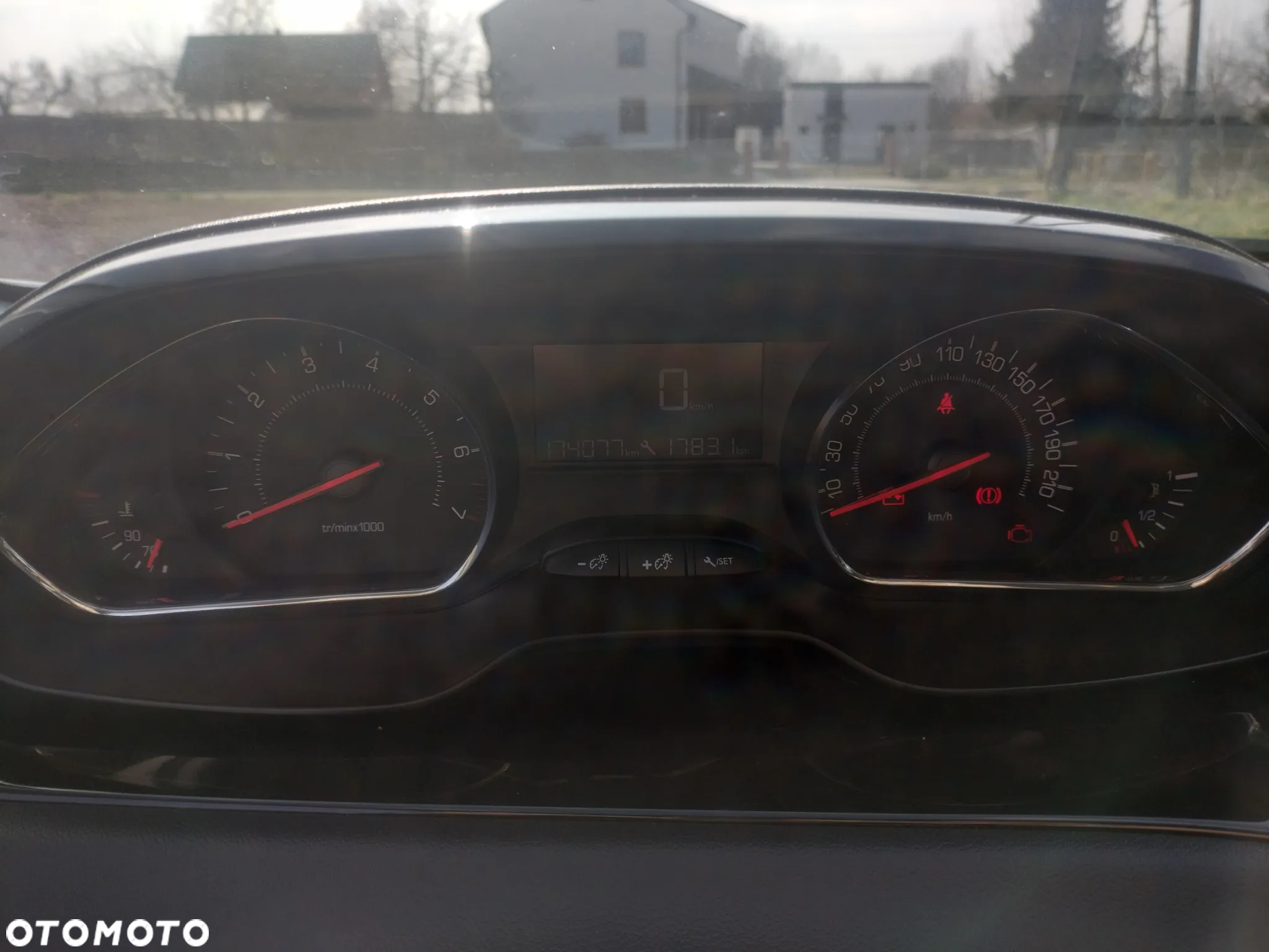Peugeot 208 - 4