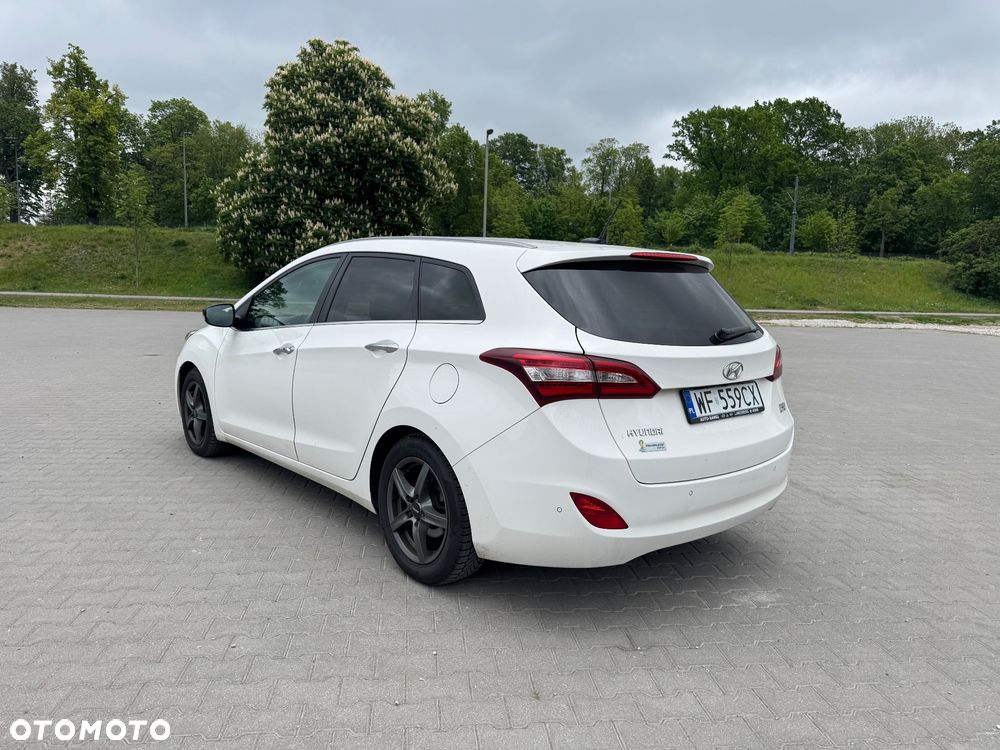 Hyundai i30 1.6 CRDi Fifa World Cup Edition - 17