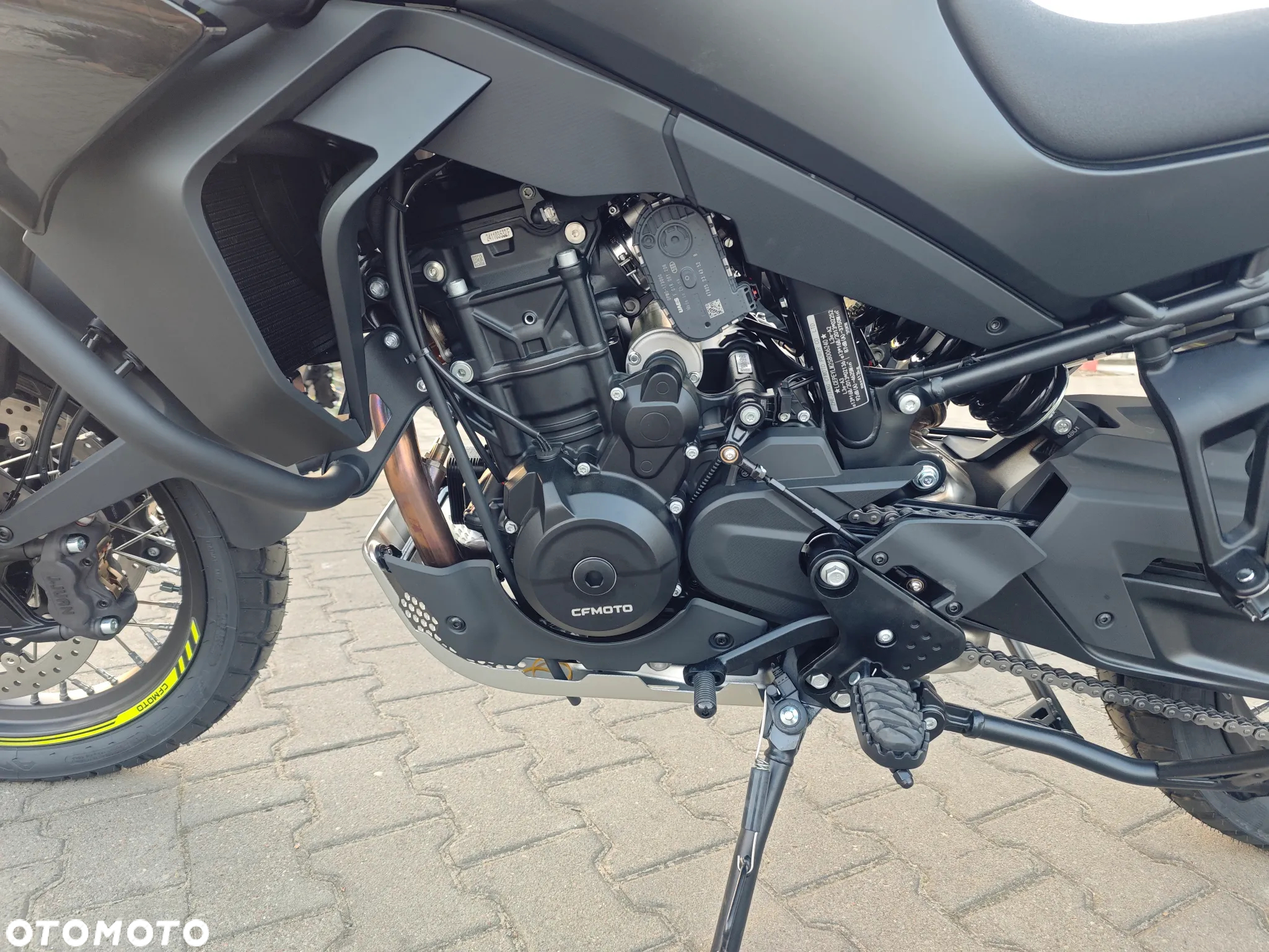 CFMoto MT - 14