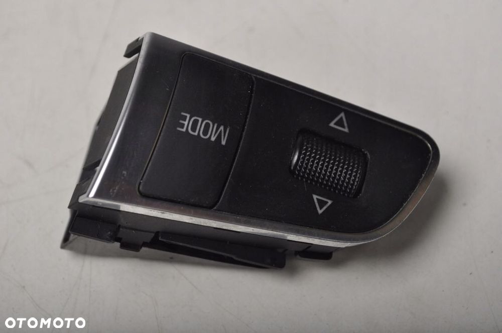 AUDI A3 8P PRZEŁĄCZNIKI RADIA 4E0951527AD LIFT - 2