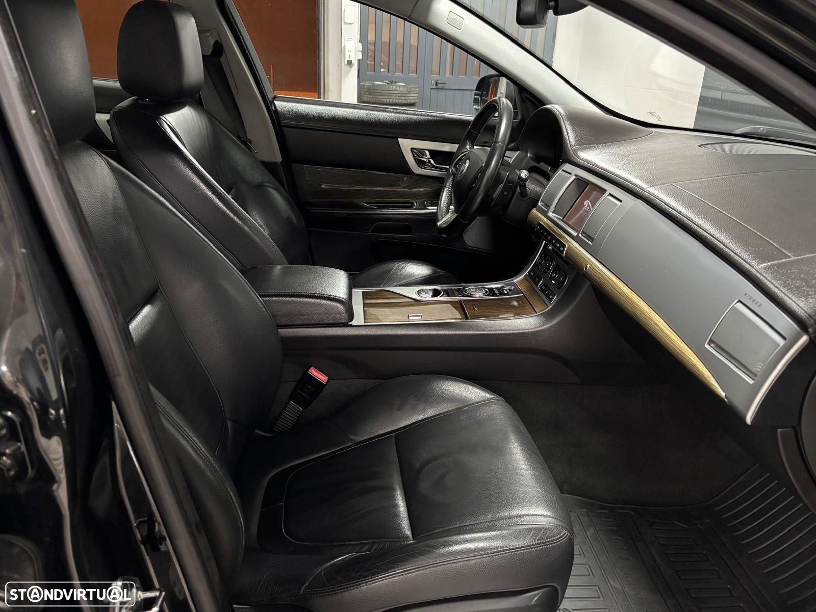 Jaguar XF 2.2 D Premium Luxury - 9