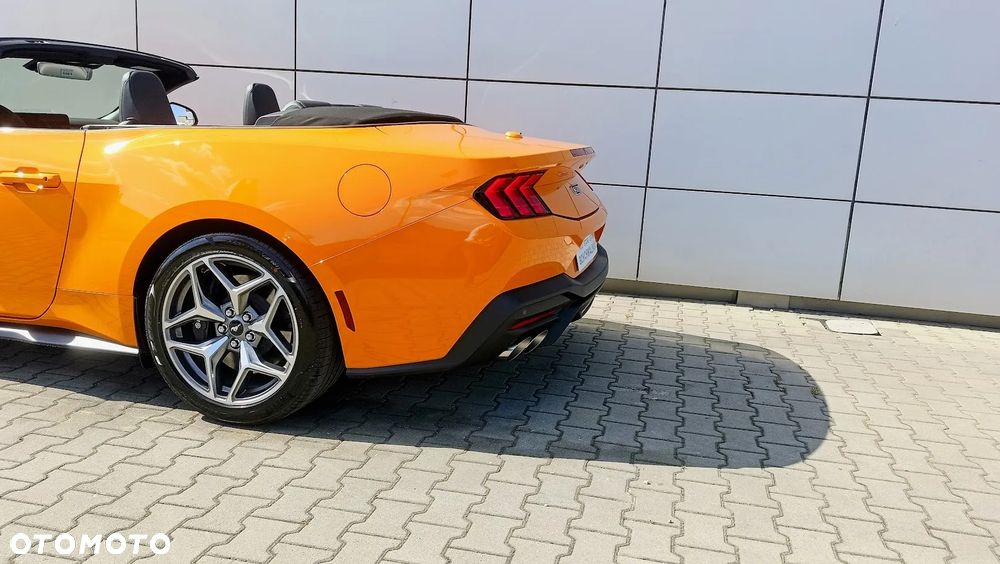 Ford Mustang - 22