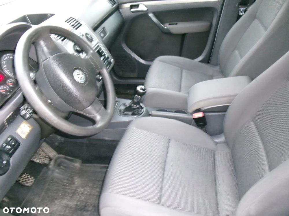 Volkswagen Touran - 6