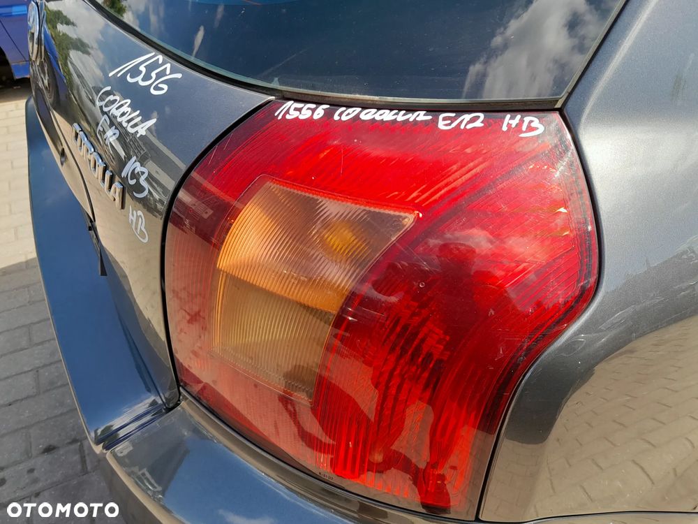 TOYOTA COROLLA E12 LAMPA PRAWA TYLNA PRAWY TYŁ W BŁOTNIK HB - 2