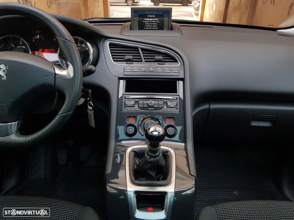 Peugeot 5008 1.6 BlueHDi Allure J17 - 16