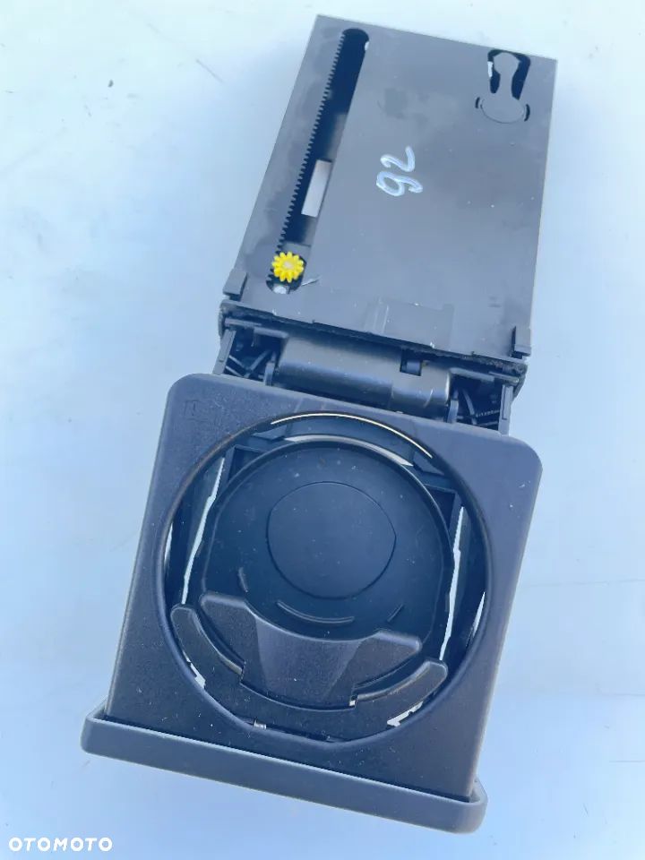 UCHWYT NA KUBKI AUDI A4 B6 - 3