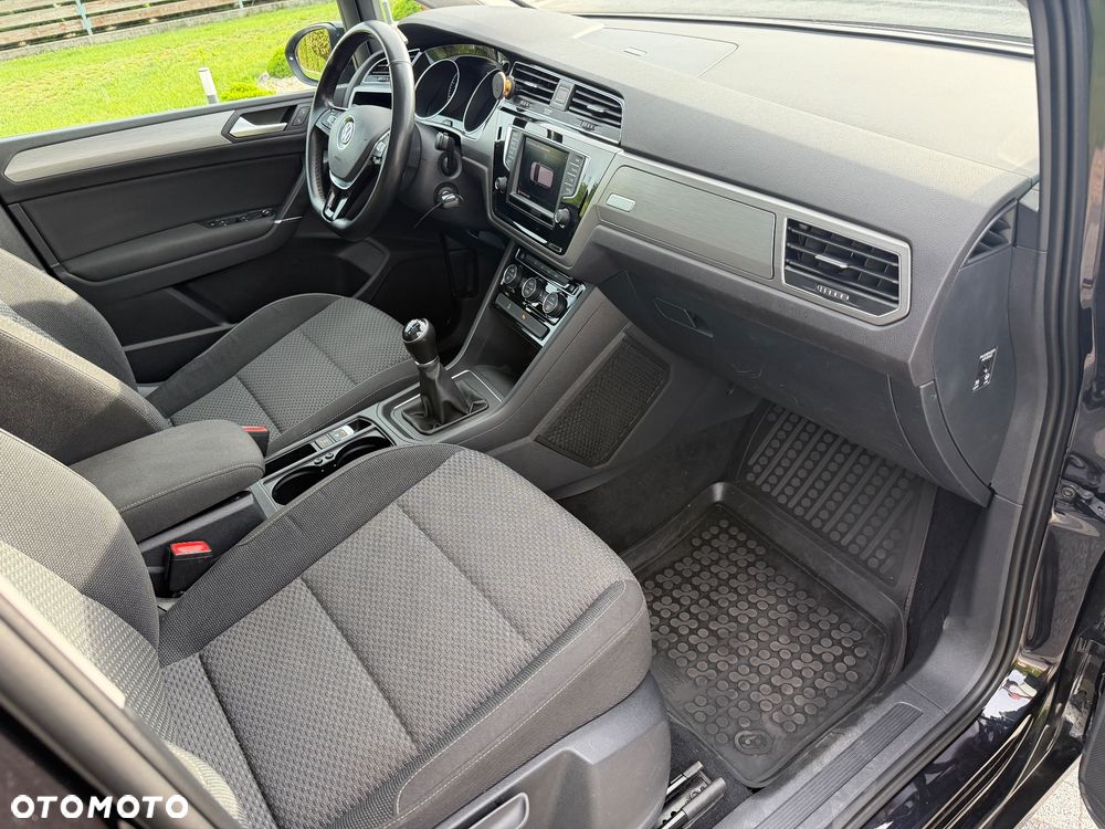 Volkswagen Touran - 27