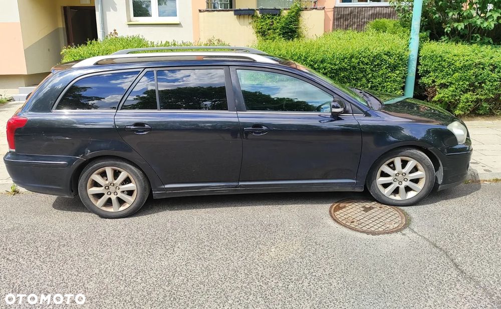 Toyota Avensis 1.8 VVT-i Sol - 2