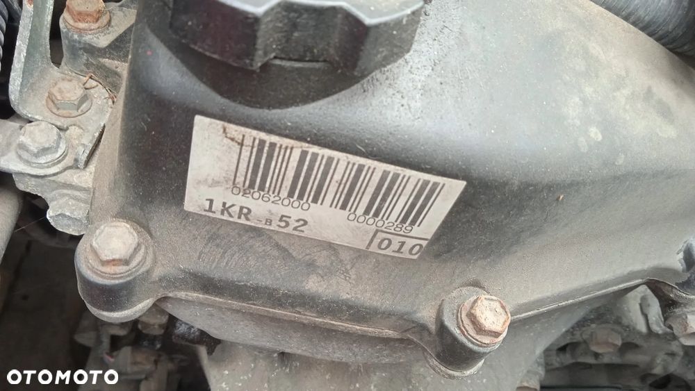 Części blacharskie 3P0 silnik 1KRB52 skrzynia C551 Toyota Aygo 1.0 VVTI benzyna - 4