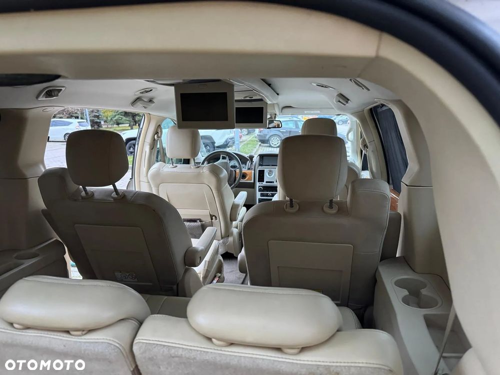 Chrysler Town & Country 4.0 Limited - 17