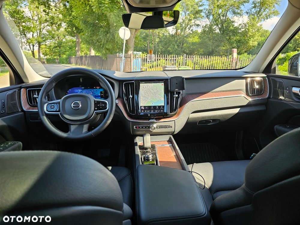Volvo XC 60 T8 AWD Recharge Plus Black Edition - 11