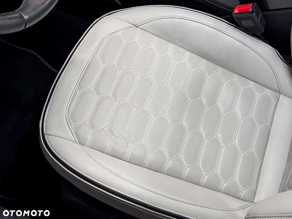 Ford Kuga 2.0 TDCi 4x4 Vignale - 29