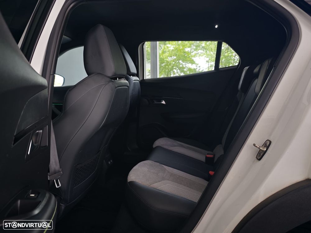 Peugeot e-2008 GT Pack - 34