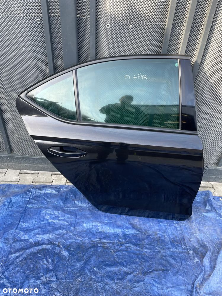 Skoda Octavia IV sedan liftback drzwi prawy tył LF9R - 1