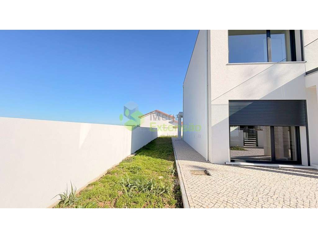 Moradia T4, nova, de arquitetura contemporânea perto da praia - Lou... - Grande imagem: 4/29